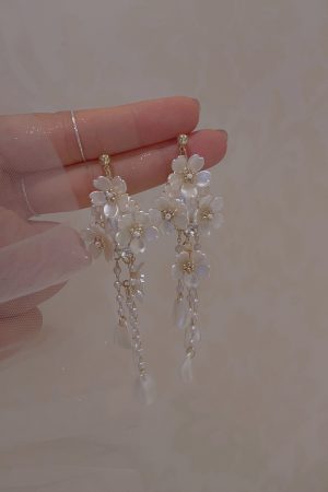 Floral Pearl Tassel Earrings for Women - Ultra-Fairy White Petal Water Drop Long Earrings, Chic Vacation Jewelry