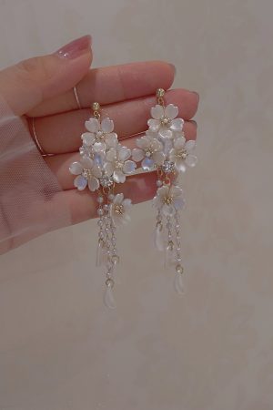 Floral Pearl Tassel Earrings for Women - Ultra-Fairy White Petal Water Drop Long Earrings, Chic Vacation Jewelry