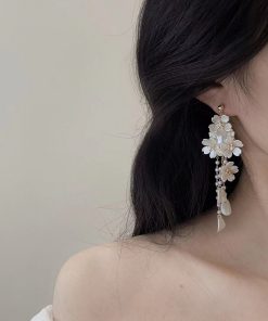 Floral Pearl Tassel Earrings for Women - Ultra-Fairy White Petal Water Drop Long Earrings, Chic Vacation Jewelry
