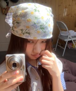 Floral Triangle Scarf Head Wrap - Vintage Cotton Linen Daisy Scarf for French Countryside Beach Style, Perfect for Y2K and Boho Looks