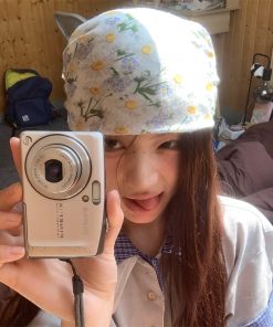 Floral Triangle Scarf Head Wrap - Vintage Cotton Linen Daisy Scarf for French Countryside Beach Style, Perfect for Y2K and Boho Looks