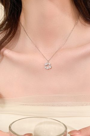 Floral Wreath Butterfly Choker Necklace - Light Luxury High-End Minimalist Clavicle Chain for Sweet Temperament and Forest Style Fashion