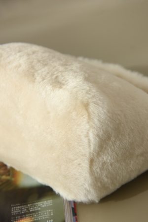Fluffy Cute Faux Fur Sheepskin Handbag - Small Atmospheric Accessory for Stylish Outfits
