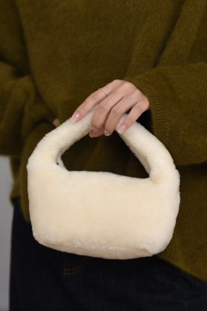 Fluffy Cute Faux Fur Sheepskin Handbag - Small Atmospheric Accessory for Stylish Outfits
