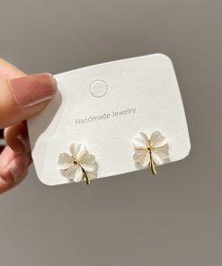 Forest Style Four-Leaf Clover Cat's Eye Stone Ear Clips - No Ear Holes, Cute High-End Elegant Accessories for Ethereal Fashion