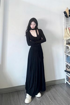 French Hepburn Style Black Knitted Dress for Women - Elegant Long Sleeves, Waist-Cinching Slim Fit for Spring Fashion