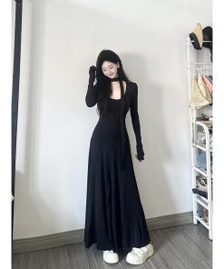 French Hepburn Style Black Knitted Dress for Women - Elegant Long Sleeves, Waist-Cinching Slim Fit for Spring Fashion