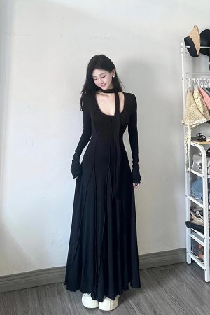 French Hepburn Style Black Knitted Dress for Women - Elegant Long Sleeves, Waist-Cinching Slim Fit for Spring Fashion