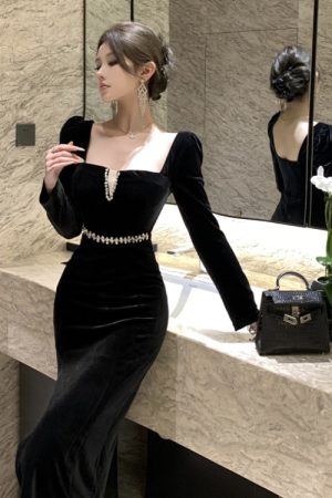 French Hepburn-Style Diamond-Embellished Velvet Evening Dress for Women, Mid-Length, Square Neckline, Elegant Autumn Winter Socialite Fashion