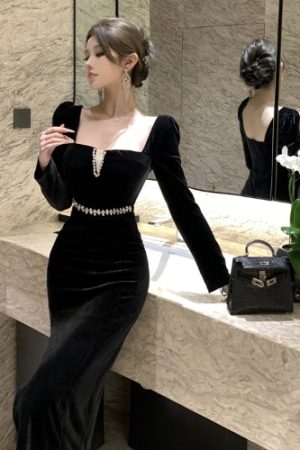 French Hepburn-Style Diamond-Embellished Velvet Evening Dress for Women, Mid-Length, Square Neckline, Elegant Autumn Winter Socialite Fashion