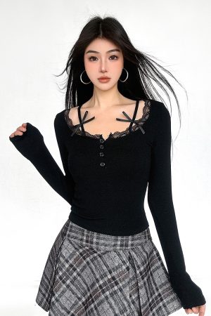 French Pure Desire Black Halter Lace Spliced Low-Cut Long Sleeve T-Shirt - Women's Waist-Defining Spring Top, Y2K Style