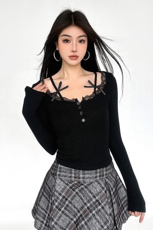 French Pure Desire Black Halter Lace Spliced Low-Cut Long Sleeve T-Shirt - Women's Waist-Defining Spring Top, Y2K Style