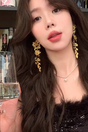 French Retro Heavy Metal Flower Tassel Earrings for Women â€“ High-End Unique Studs, Autumn & Winter Fashion Jewelry