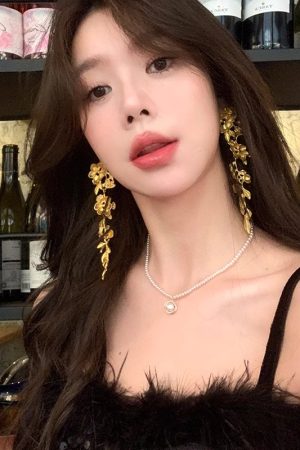 French Retro Heavy Metal Flower Tassel Earrings for Women â€“ High-End Unique Studs, Autumn & Winter Fashion Jewelry