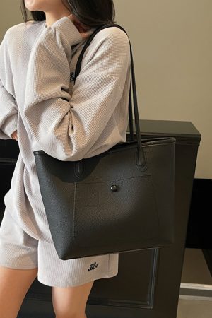 French Retro Lychee Pattern Tote Bag for Women - Large Capacity Shoulder Handbag for College Students and Commuters