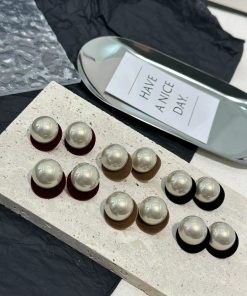 French Retro Velvet Drop Earrings with Artificial Pearl Accents - Trendy Autumn/Winter Accessories