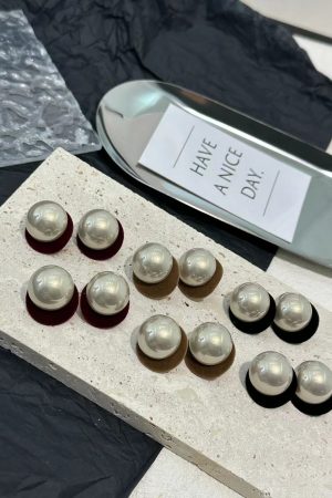 French Retro Velvet Drop Earrings with Artificial Pearl Accents - Trendy Autumn/Winter Accessories