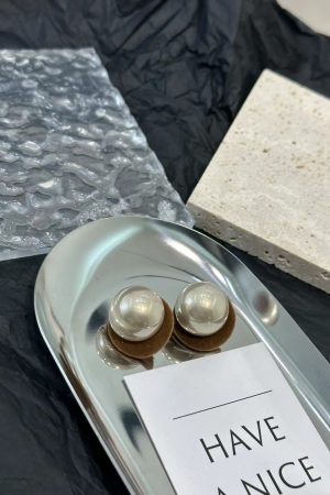 French Retro Velvet Drop Earrings with Artificial Pearl Accents - Trendy Autumn/Winter Accessories