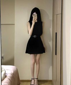 French-Style Black Sleeveless Dress for Women - Elegant Waist-Cinching Design, Short Summer Skirt, Perfect for Petite Figures