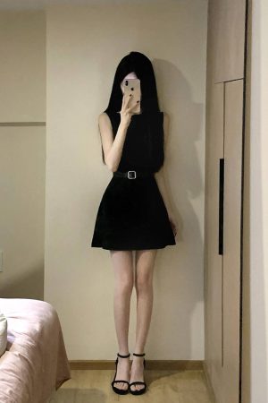 French-Style Black Sleeveless Dress for Women - Elegant Waist-Cinching Design, Short Summer Skirt, Perfect for Petite Figures