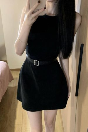French-Style Black Sleeveless Dress for Women - Elegant Waist-Cinching Design, Short Summer Skirt, Perfect for Petite Figures