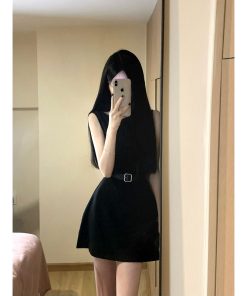 French-Style Black Sleeveless Dress for Women - Elegant Waist-Cinching Design, Short Summer Skirt, Perfect for Petite Figures