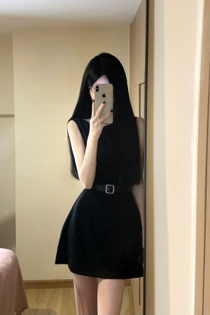 French-Style Black Sleeveless Dress for Women - Elegant Waist-Cinching Design, Short Summer Skirt, Perfect for Petite Figures