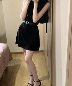 French-Style Black Sleeveless Dress for Women - Elegant Waist-Cinching Design, Short Summer Skirt, Perfect for Petite Figures