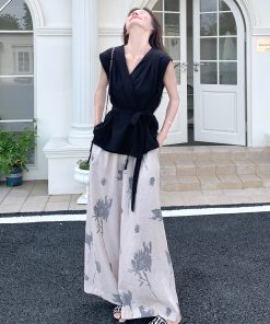 French-Style Black Sleeveless Top and Printed Wide-Leg Pants Two-Piece Set for Women - Stylish Summer 2025 Outfit