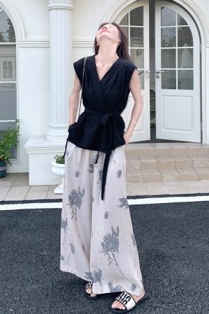 French-Style Black Sleeveless Top and Printed Wide-Leg Pants Two-Piece Set for Women - Stylish Summer 2025 Outfit