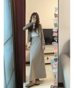 French-Style Fitted Knitted Cardigan Top & Half-Length Skirt Two-Piece Set for Women - Chic Autumn/Winter Fashion