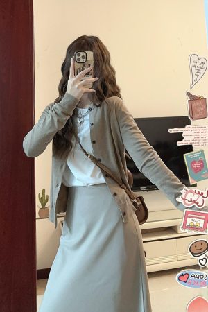 French-Style Fitted Knitted Cardigan Top & Half-Length Skirt Two-Piece Set for Women - Chic Autumn/Winter Fashion