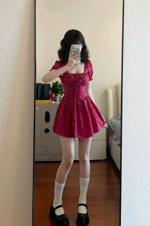 French-Style Floral Dress for Women, Square Neck, Waist-Cinching, Puff Sleeves, Short Skirt, Elegant Summer Fashion for Petite Figures