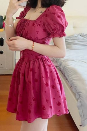 French-Style Floral Dress for Women, Square Neck, Waist-Cinching, Puff Sleeves, Short Skirt, Elegant Summer Fashion for Petite Figures