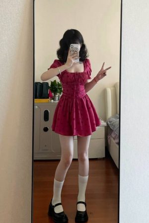 French-Style Floral Dress for Women, Square Neck, Waist-Cinching, Puff Sleeves, Short Skirt, Elegant Summer Fashion for Petite Figures