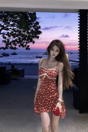 French-Style Floral Spaghetti Strap Dress for Women, Waist-Cinching, Elegant Design, Sweet & Spicy Short Skirt for Summer Beach Vacation