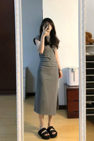 French-Style Gray Pleated Knitted Dress for Women, Slim Fit, Elegant Design, Short Sleeves, Split Skirt, Summer Fashion, Y2K Style