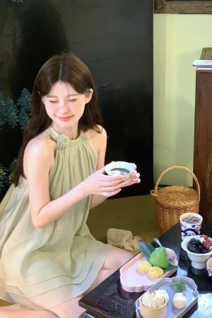 French-Style Green Sleeveless Halter Neck Dress Set - High-Waisted Slim Fit Tencel Short Skirt Pants for Summer Fashion