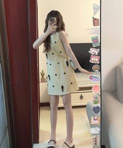 French-Style Halter Neck Sleeveless Dress for Women - Waist-Cinching Elegant Short Skirt - Summer 2025 Petite Fashion