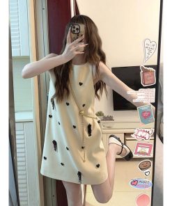 French-Style Halter Neck Sleeveless Dress for Women - Waist-Cinching Elegant Short Skirt - Summer 2025 Petite Fashion