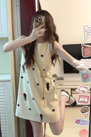 French-Style Halter Neck Sleeveless Dress for Women - Waist-Cinching Elegant Short Skirt - Summer 2025 Petite Fashion