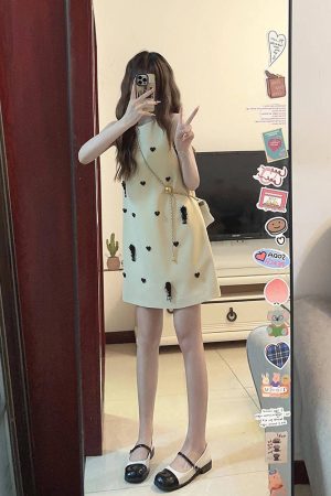 French-Style Halter Neck Sleeveless Dress for Women - Waist-Cinching Elegant Short Skirt - Summer 2025 Petite Fashion