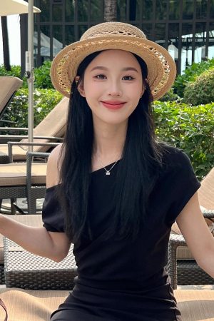 French-Style Hand-Woven Straw Flat-Top Sun Hat for Travel & Beach, Elegant Sun Protection Accessory, Light Luxury Gift Idea