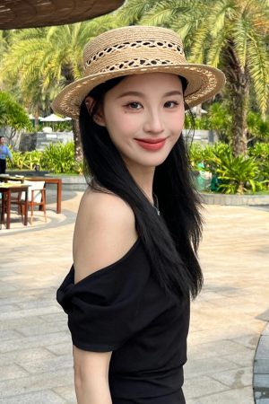 French-Style Hand-Woven Straw Flat-Top Sun Hat for Travel & Beach, Elegant Sun Protection Accessory, Light Luxury Gift Idea
