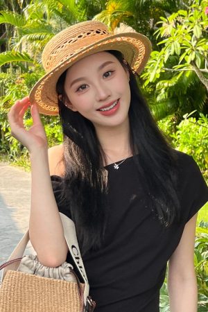 French-Style Hand-Woven Straw Flat-Top Sun Hat for Travel & Beach, Elegant Sun Protection Accessory, Light Luxury Gift Idea