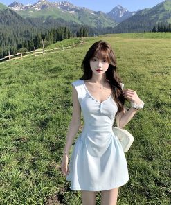 French-Style High-End White V-Neck Dress for Women - Fitted Waist, Sleeveless, Short Summer Vacation Dress