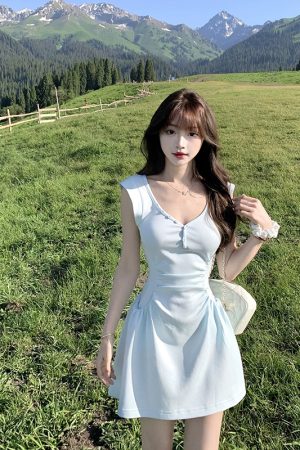 French-Style High-End White V-Neck Dress for Women - Fitted Waist, Sleeveless, Short Summer Vacation Dress