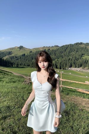 French-Style High-End White V-Neck Dress for Women - Fitted Waist, Sleeveless, Short Summer Vacation Dress