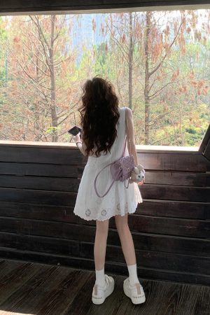 French-Style Lace Spliced Sleeveless Summer Dress for Women - V-Neck Short Skirt with Design-Oriented Niche Temperament