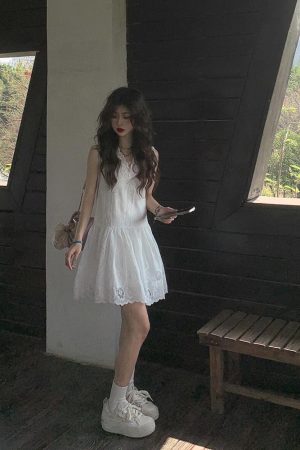 French-Style Lace Spliced Sleeveless Summer Dress for Women - V-Neck Short Skirt with Design-Oriented Niche Temperament